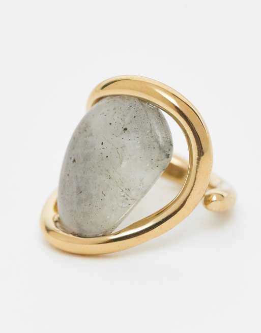 & Other Stories - Anello dorato con design astratto e pietra verde kaki scuro, 2 di 3