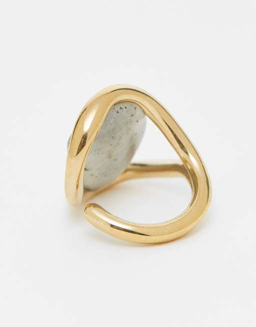 & Other Stories - Anello dorato con design astratto e pietra verde kaki scuro, 3 di 3