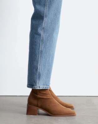 & Other Stories - Ankle-Boots aus Leder in Braun mit dickem Absatz-Brown