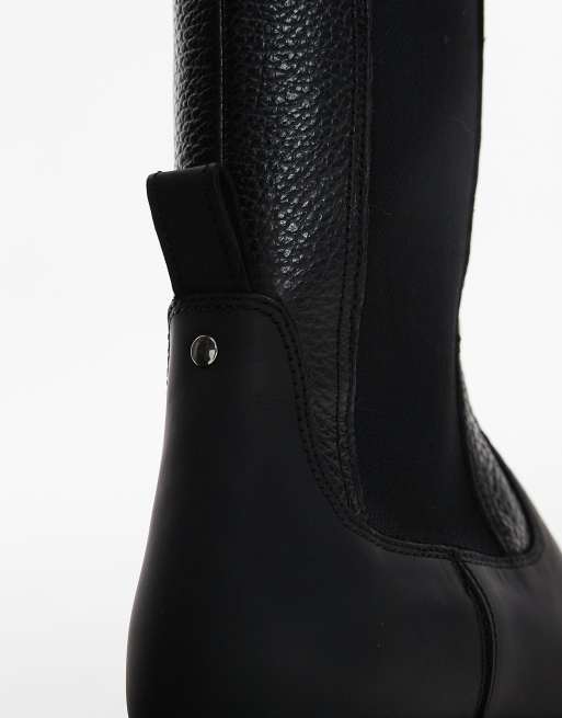 & Other Stories – Ankle-Boots aus Leder in Schwarz mit hohem Schaft, warmem Futter und dicker Sohle, 2 von 4