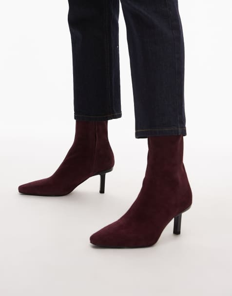 & Other Stories – Ankle-Boots aus Wildleder in dunklem Granatapfelrot mit spitzer Zehenpartie und Absatz - view 1