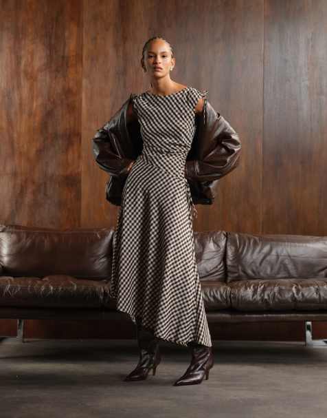& Other Stories – Asymmetrisches, kariertes Midikleid in Schwarz-Weiß mit seitlichem Bindedetail - view 1