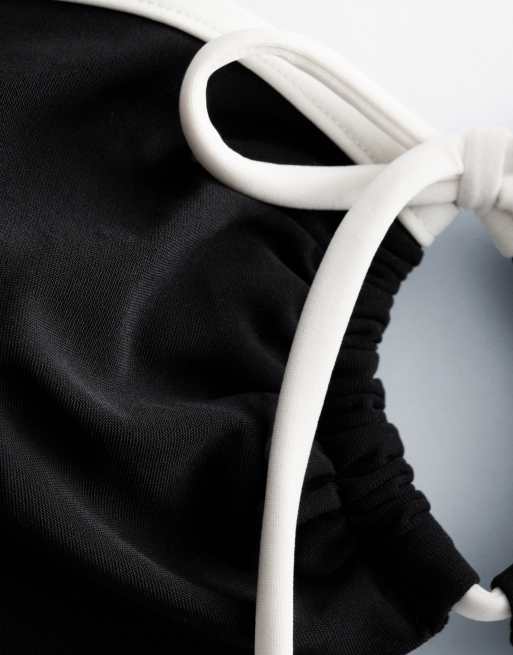 & Other Stories – Bandeau-Bikinioberteil in Schwarz mit weißem Besatz, 3 von 4