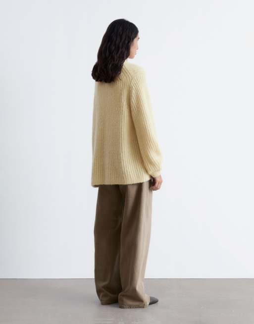 & Other Stories – Beige tröja i alpacka och mohair med skulpterade ärmar och sidoslits, 3 av 3