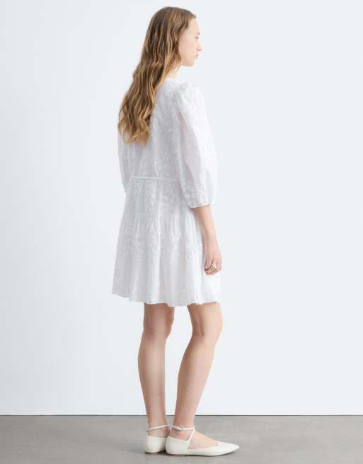 & Other Stories – Besticktes Minikleid in Weiß mit gebundener Vorderseite und Stufensaum, 4 von 4