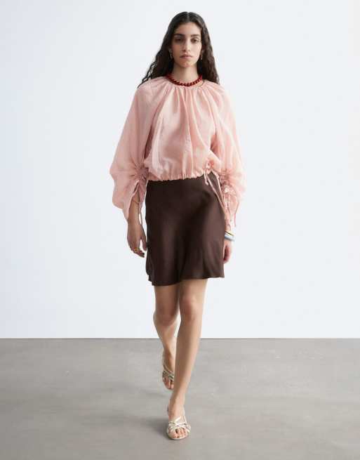 & Other Stories - Blouse courte transparente avec liens aux manches et à la taille - Rose sombre, 2 de 4