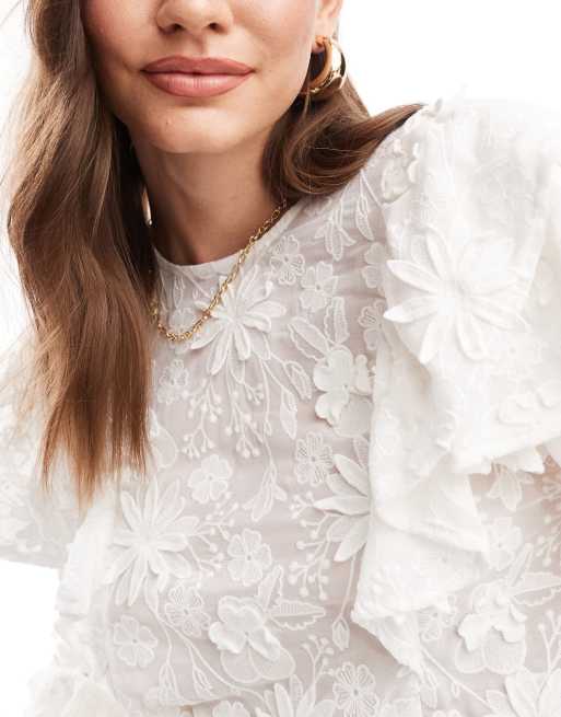 & Other Stories – Bluse mit Blumenapplikationen, Puffärmeln und Rüschendetail in gebrochenem Weiß, 4 von 4