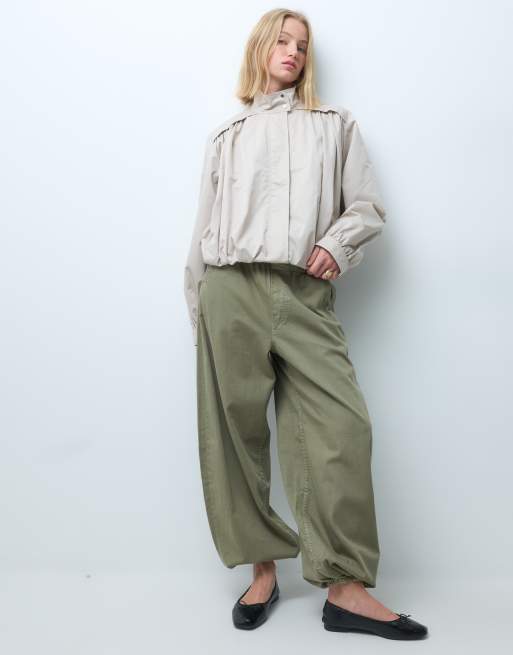 & Other Stories Bomberjacke aus Baumwollmix mit Trichterkragen in Beige, 2 von 4