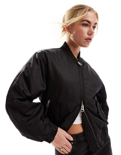 & Other Stories – Bomberjacke in Schwarz mit Reißverschluss und voluminösen Ärmeln, 2 von 4