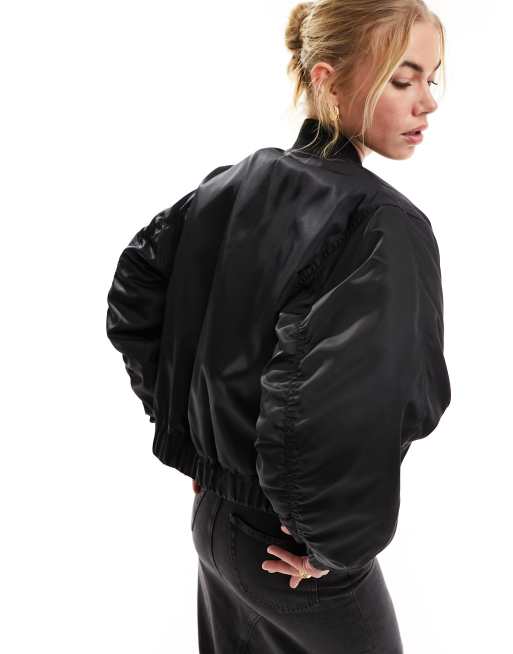 & Other Stories – Bomberjacke in Schwarz mit Reißverschluss und voluminösen Ärmeln, 3 von 4