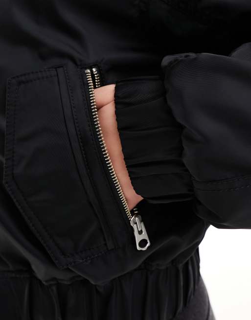 & Other Stories – Bomberjacke in Schwarz mit Reißverschluss und voluminösen Ärmeln, 4 von 4