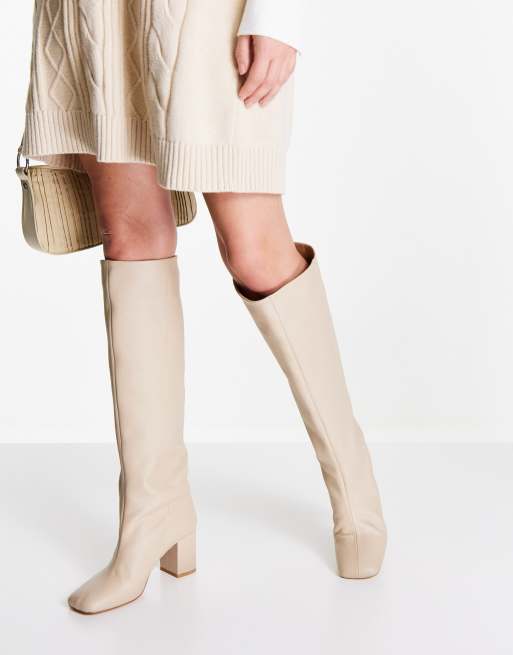 Other Stories Bottes hauteur genou talon en cuir Beige ASOS