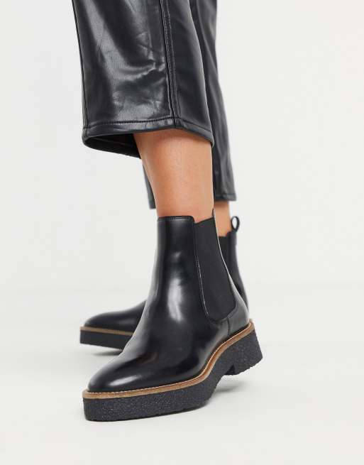 Other Stories Bottines chelsea en cuir talon et semelle en cr pe Noir