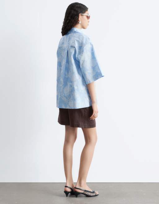 & Other Stories boxy floral print cotton resort shirt in light blue, 3 of 4