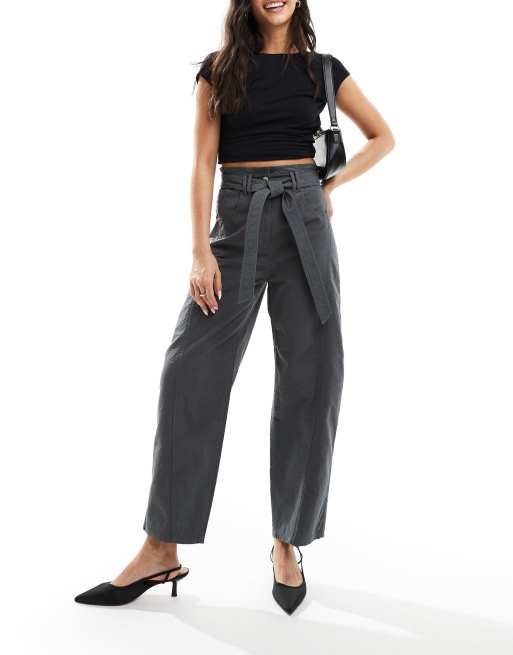 & Other Stories - Broek met taille met plooirand en gebogen pijpen in grijs
