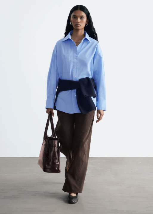 & Other Stories chemise oversize en coton pur avec poche bleu clair, 3 de 4