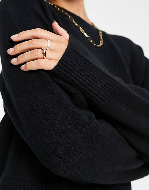 Moda Swetry Swetry z okrągłym dekoltem & other stories Sweter z okr\u0105g\u0142ym dekoltem czarny W stylu casual 