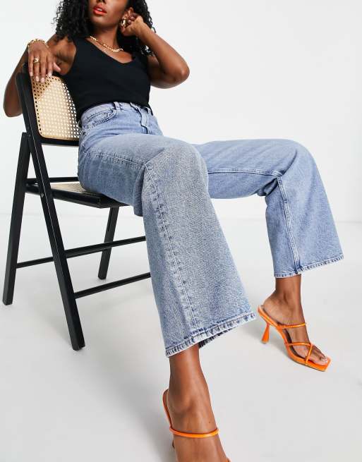 & Other Stories – Dear – Jeans aus Baumwolle in Aquablau mit hohem Bund und weitem Bein - LBLUE