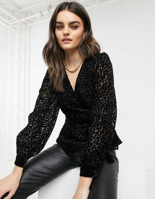 & Other Stories - Devore fluwelen blouse met overslag in zwart