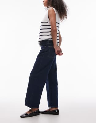 & Other Stories - Elastische, kurz geschnittene Jeans in blauer Rinse-Waschung mit weitem Bein