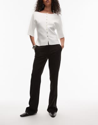 & Other Stories - Elegante Slim-Fit-Hose mit ausgestelltem Bein in Dunkelbraun-Brown