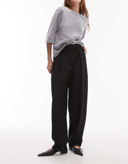 & Other Stories - Elegante toelopende broek met smalle pijpen en plooidetail aan de voorkant in zwart