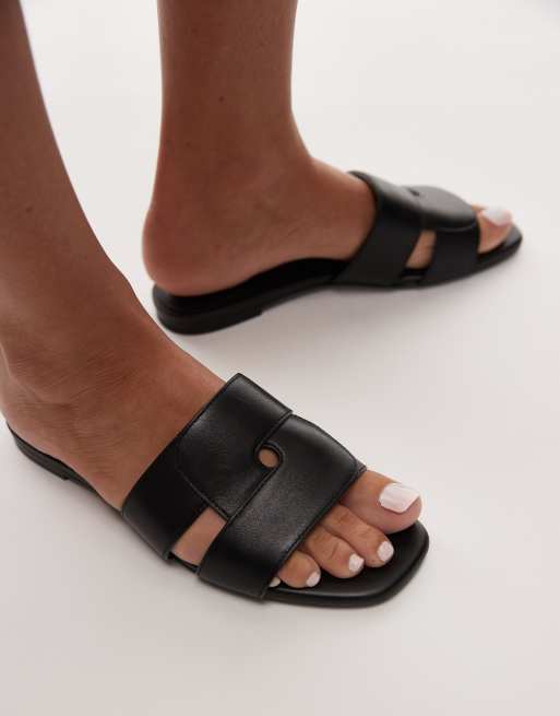 & Other Stories – Flache, eckig geschnittene Echtleder-Sandalen in Schwarz, 2 von 4