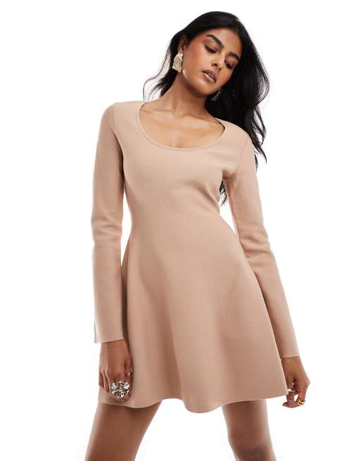 & Other Stories - Gebreide mini jurk met lage ronde hals en uitlopende mouwen in beige