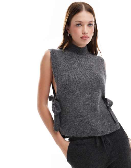 & Other Stories - Gebreide top van wol- en mohair-mix met opstaande hals en strikdetails aan de zijkant in grijs