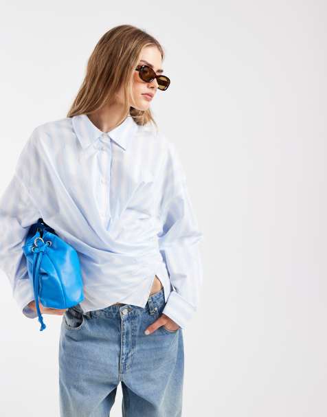 & Other Stories – Geraffte Hemd in Hellblau mit hohem Baumwollanteil, Wickeldesign und Bindedetail vorne - view 1