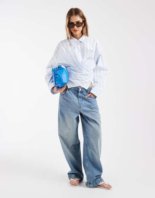 & Other Stories – Geraffte Hemd in Hellblau mit hohem Baumwollanteil, Wickeldesign und Bindedetail vorne, 2 von 4
