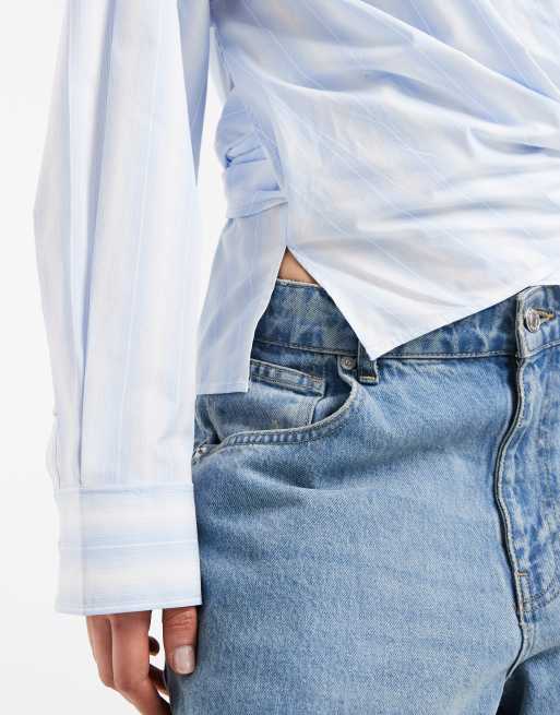 & Other Stories – Geraffte Hemd in Hellblau mit hohem Baumwollanteil, Wickeldesign und Bindedetail vorne, 3 von 4
