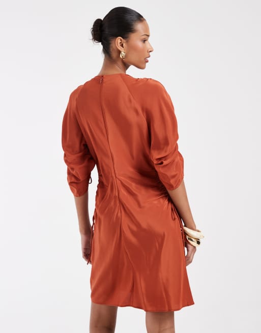 & Other Stories – Gerafftes Minikleid in Rost-Orange mit voluminösen kurzen Ärmeln, 3 von 4