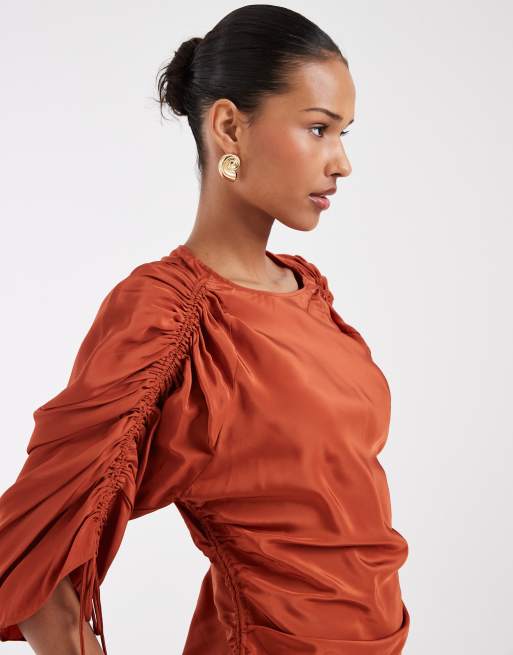 & Other Stories – Gerafftes Minikleid in Rost-Orange mit voluminösen kurzen Ärmeln, 4 von 4