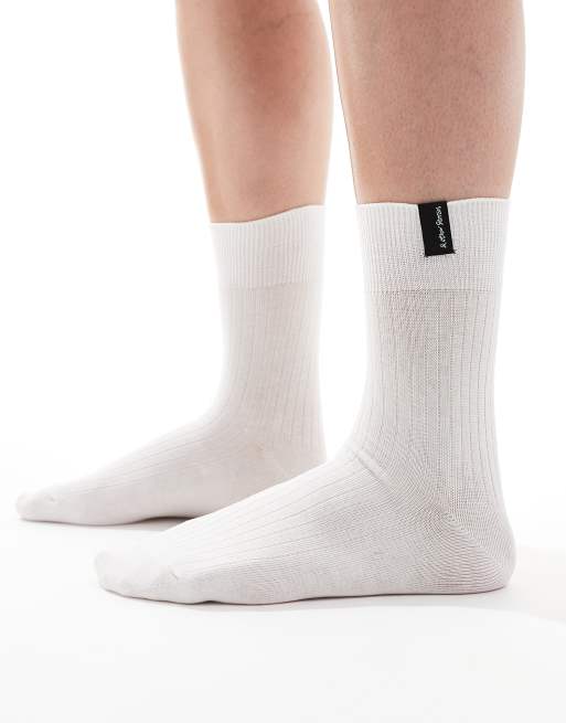 & Other Stories – Gerippte Socken in Weiß mit Logo-Etikett