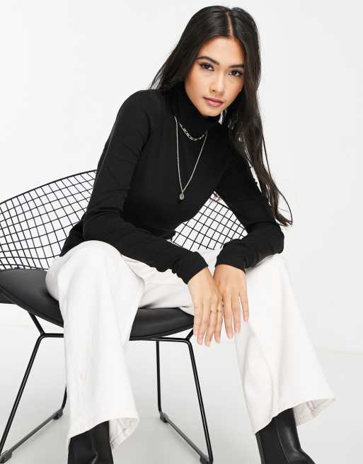 & Other Stories – Gerippter Rollkragenpullover in Schwarz
