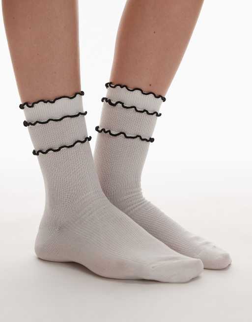 & Other Stories – Gestufte Knöchelsocken in Weiß mit schwarzen Borten