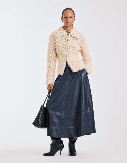 & Other Stories - Gilet en maille bouclette de laine pure avec col - Beige, 2 de 4