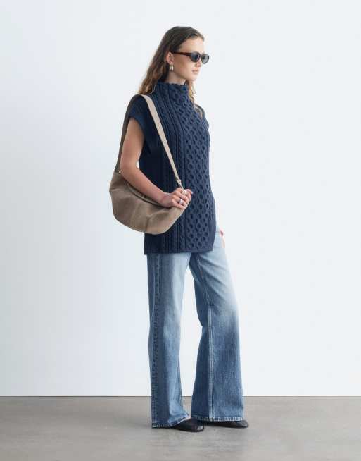 & Other Stories gilet en maille torsadée chunky avec fente devant bleu marine, 3 de 4