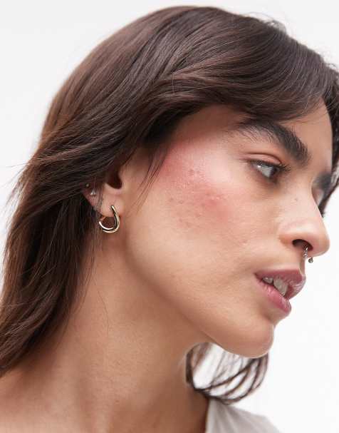 & Other Stories – Goldfarbene Creolen mit asymmetrischem, verdrehtem Design - view 1