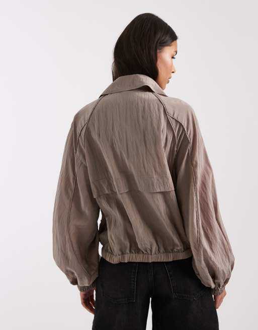 & Other Stories - Gråbrun kort bomber-jakke i nylon med plisseringer i taljen, 4 af 4