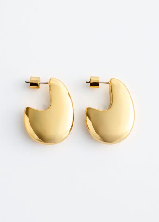 & Other Stories – Große, geschwungene Ohrringe in Goldoptik mit Tropfen-Design, 3 von 4