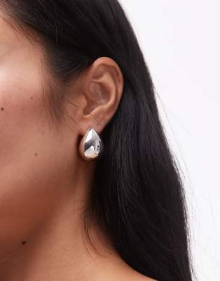 & Other Stories - Große tropfenförmige Ohrstecker in Silberoptik