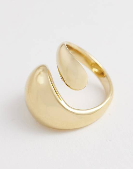 & Other Stories – Guldfärgad, vriden ring med skulpterad design, 3 av 3