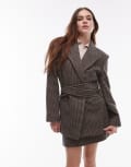 [Other Stories] & Other Stories hairy wool blend blazer with cinch waist and bold shoulder in black and brown dogtooth 38 Brown aop