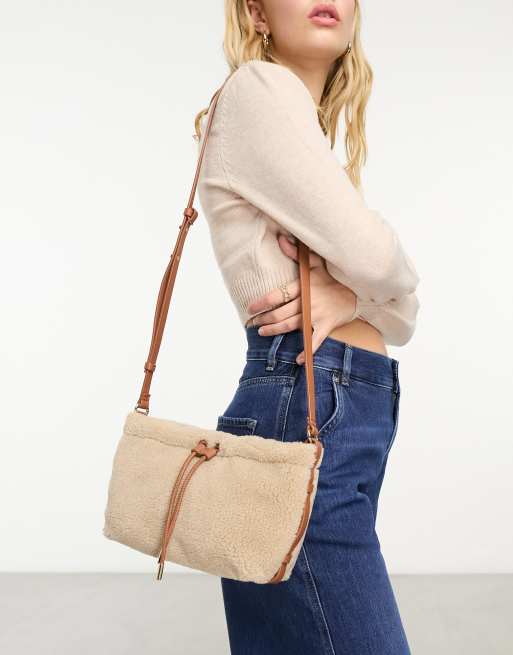 & Other Stories - Handtas van schapenvacht in beige