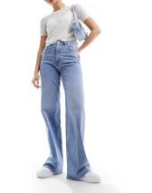 Missguided high rise carrot leg jean in light blue