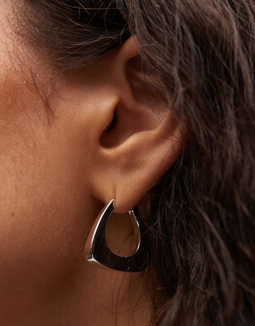 & Other Stories holland triangle hoop earrings in silver, 2 of 3