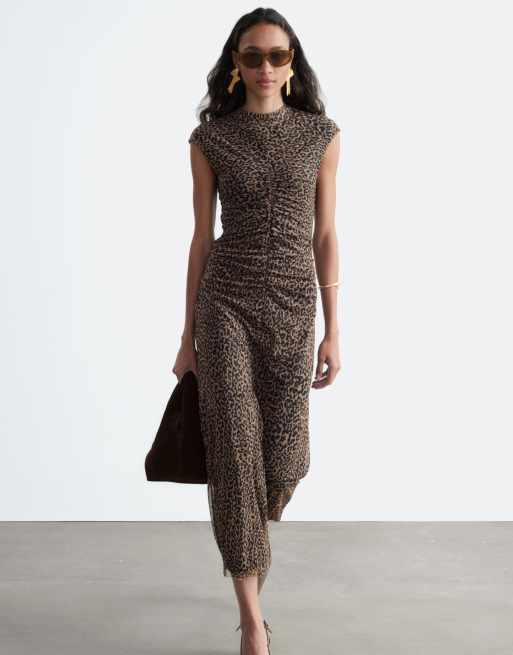& Other Stories hoogsluitende mesh midi jurk met ruchedetail en luipaardprint, 4 van 4