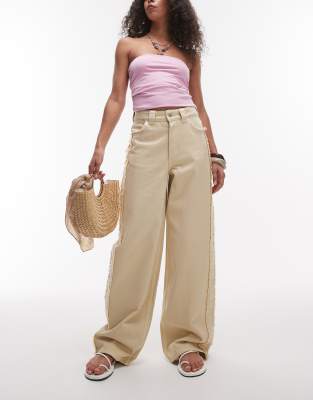 & Other Stories - Jeans in Buttergelb mit hohem Bund, weitem Schnitt und Fransendetails-Neutral